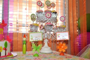 Cupcakes with matching theme cupcake toppers